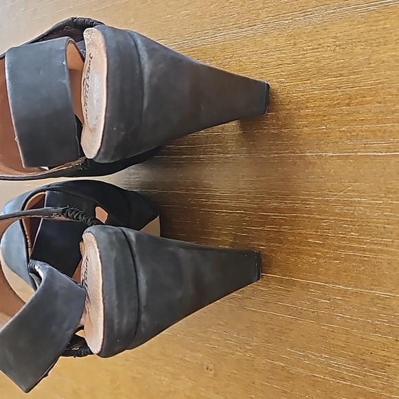 GORGEOUS  JOHN FLUEVOG SUEDE/ LEATHER  4 INCH HEELS - Picture 4 of 12